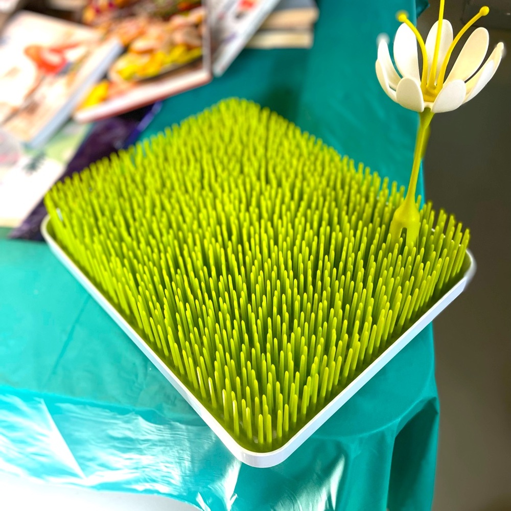 Boon bottle drying rack with flower attachment